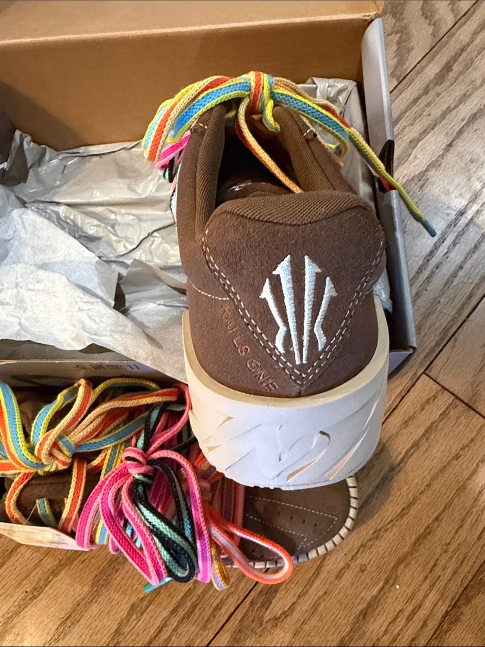 Anta stylish brown